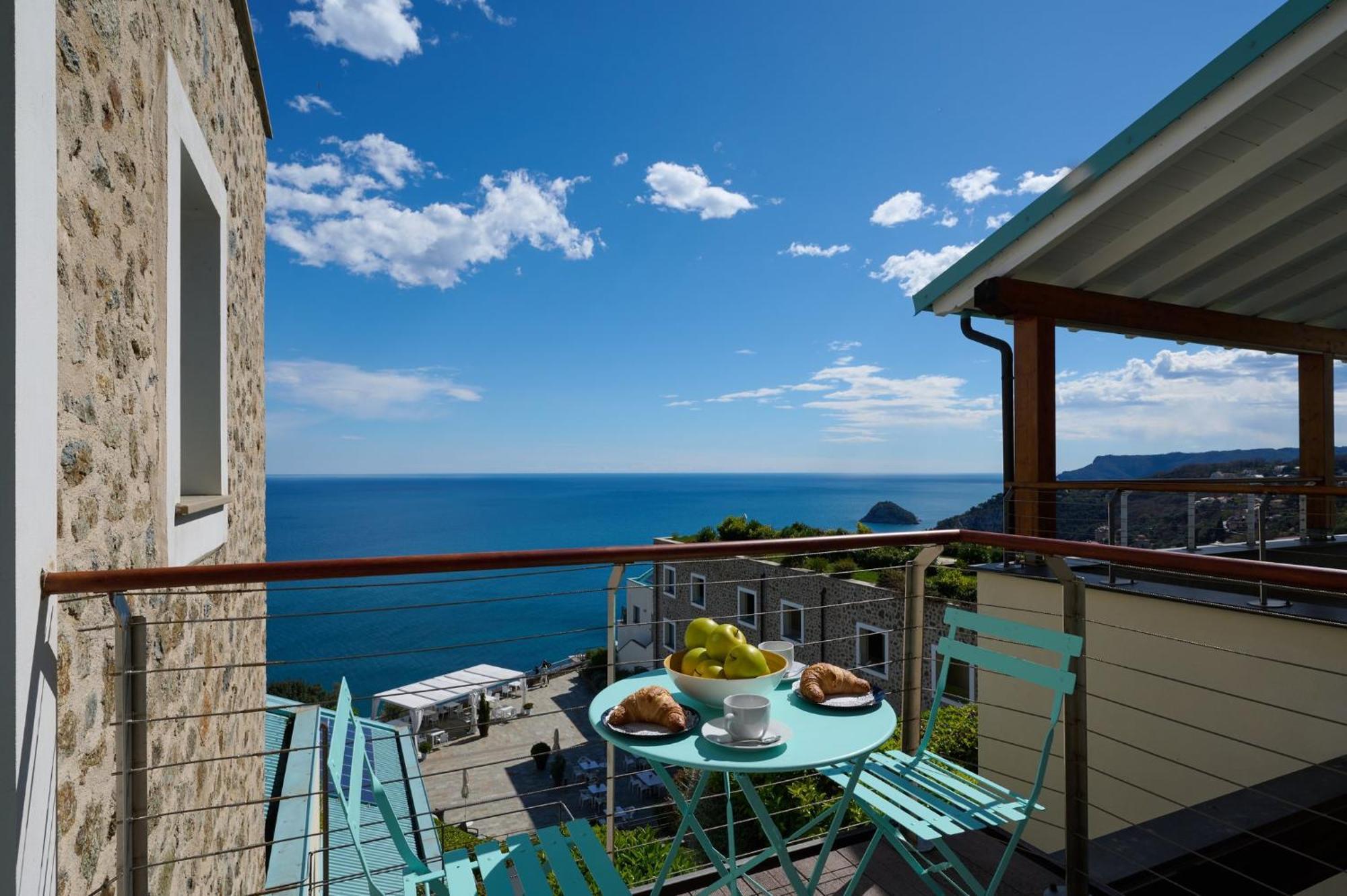 Dominio Mare Resort & Spa Bergeggi Exteriör bild