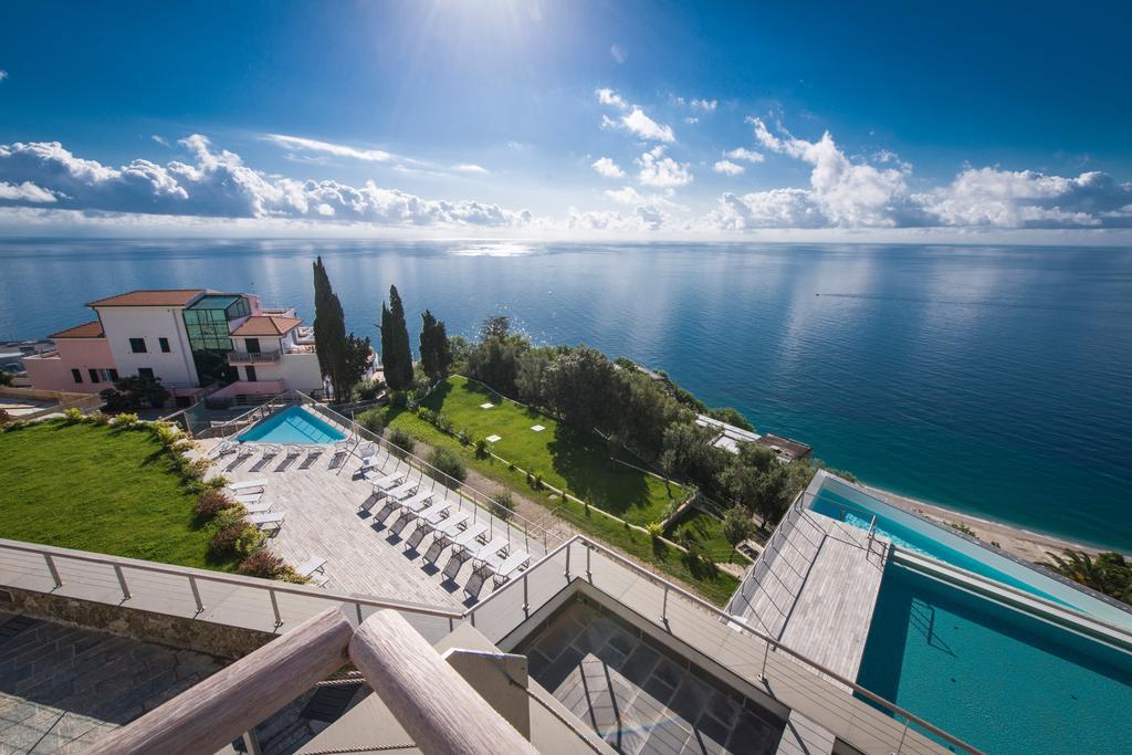 Dominio Mare Resort & Spa Bergeggi Exteriör bild